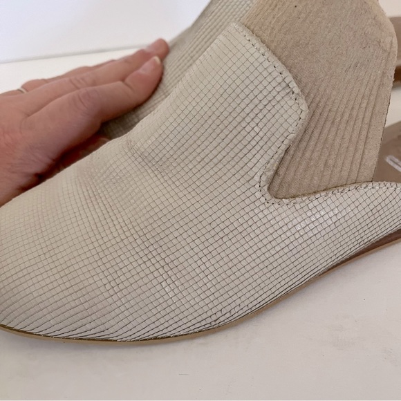 Silent D Light Tan Cream Colored Leather “Feathery” Mules Size 38/7 - Picture 3 of 10